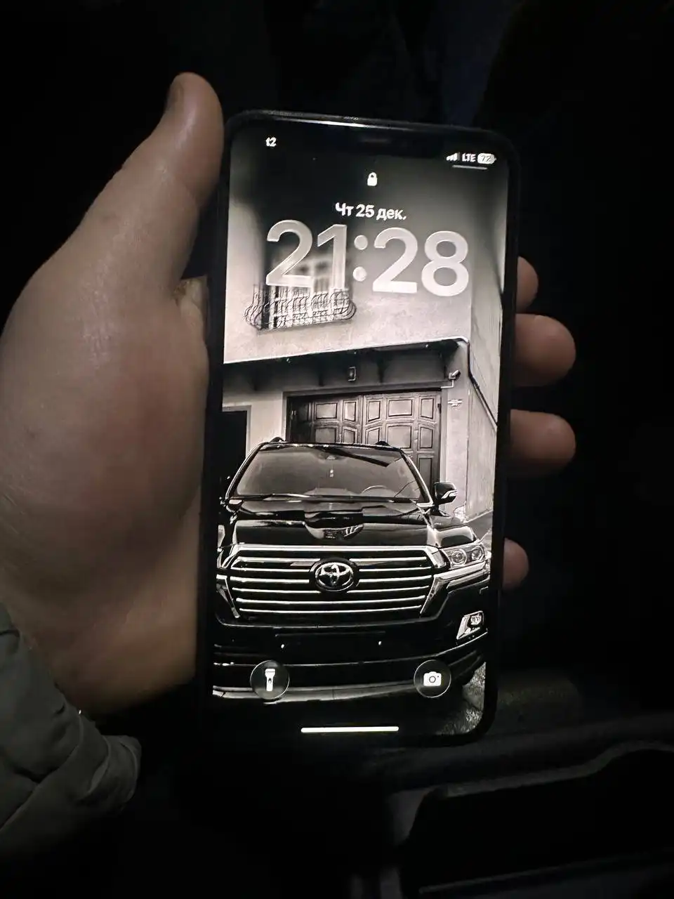 iPhone 11 Pro Max 64GB в хорошем состоянии