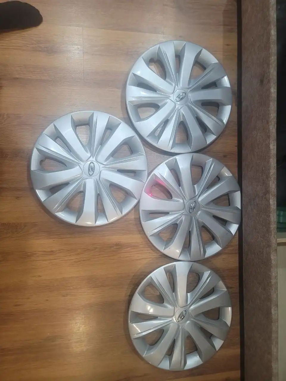 Комплект колпаков R15 на Lada Vesta