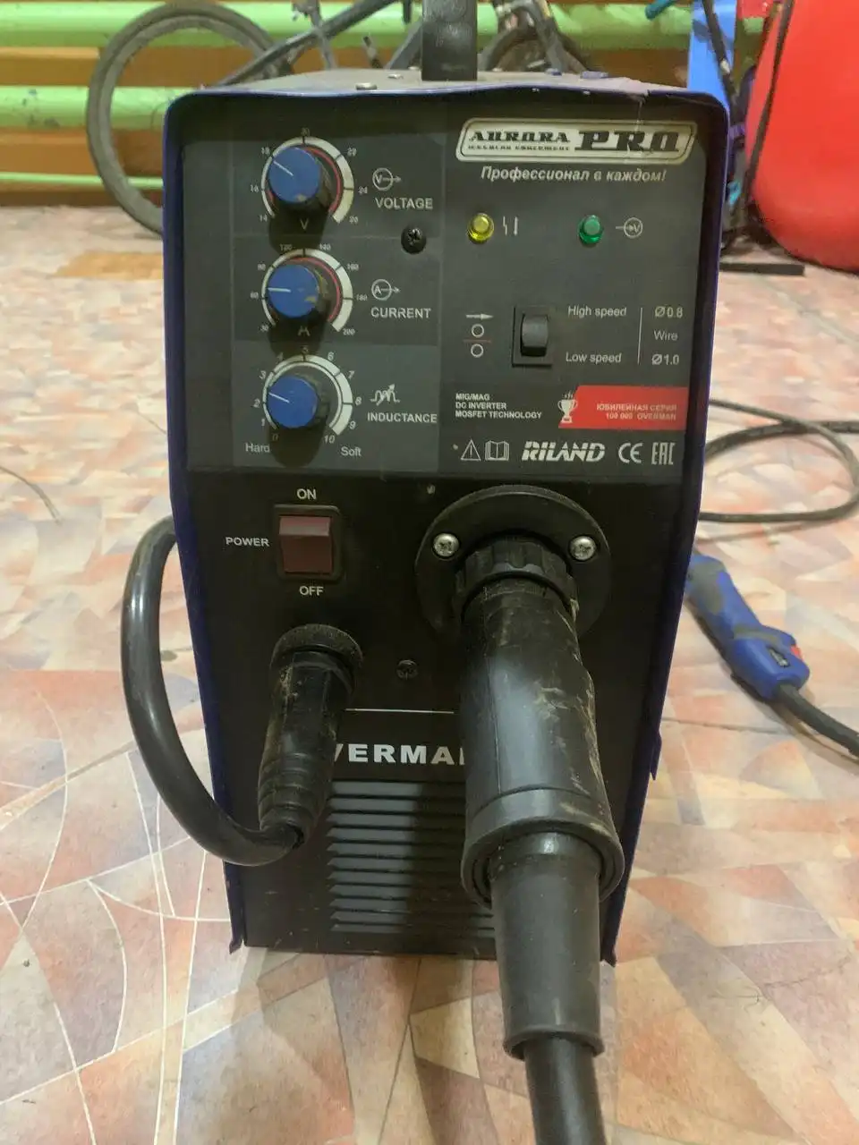 Продам сварочный аппарат Аврора Оверман 200