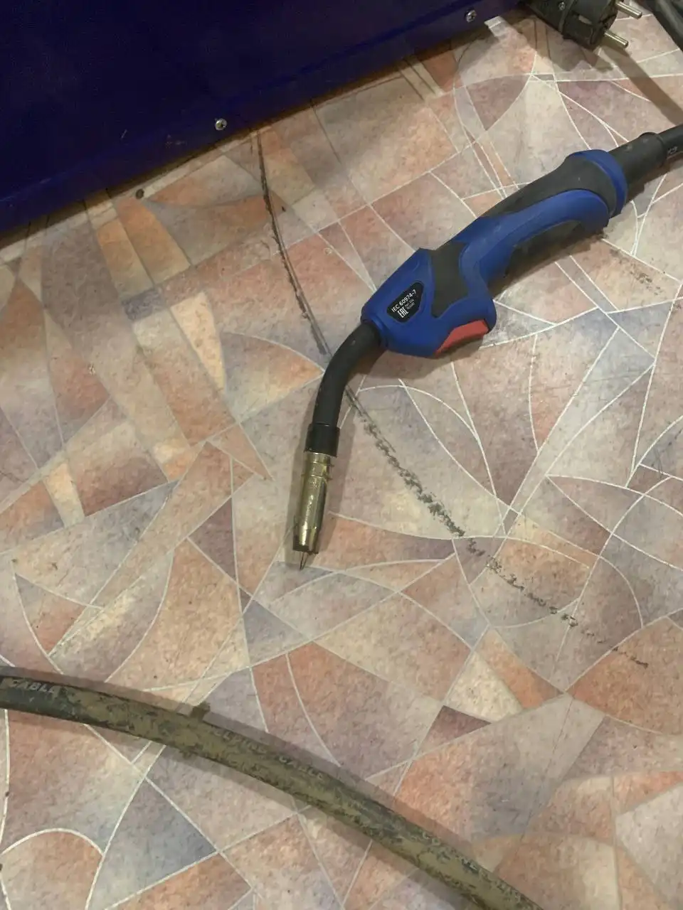 Продам сварочный аппарат Аврора Оверман 200