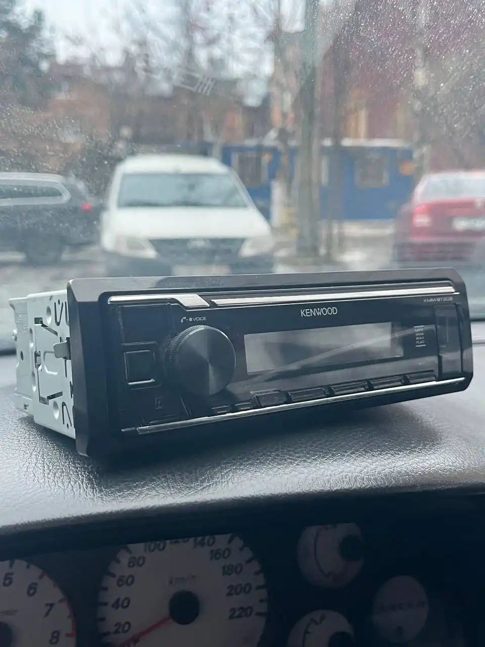 Продам магнитолу Kenwood KMM208-BT