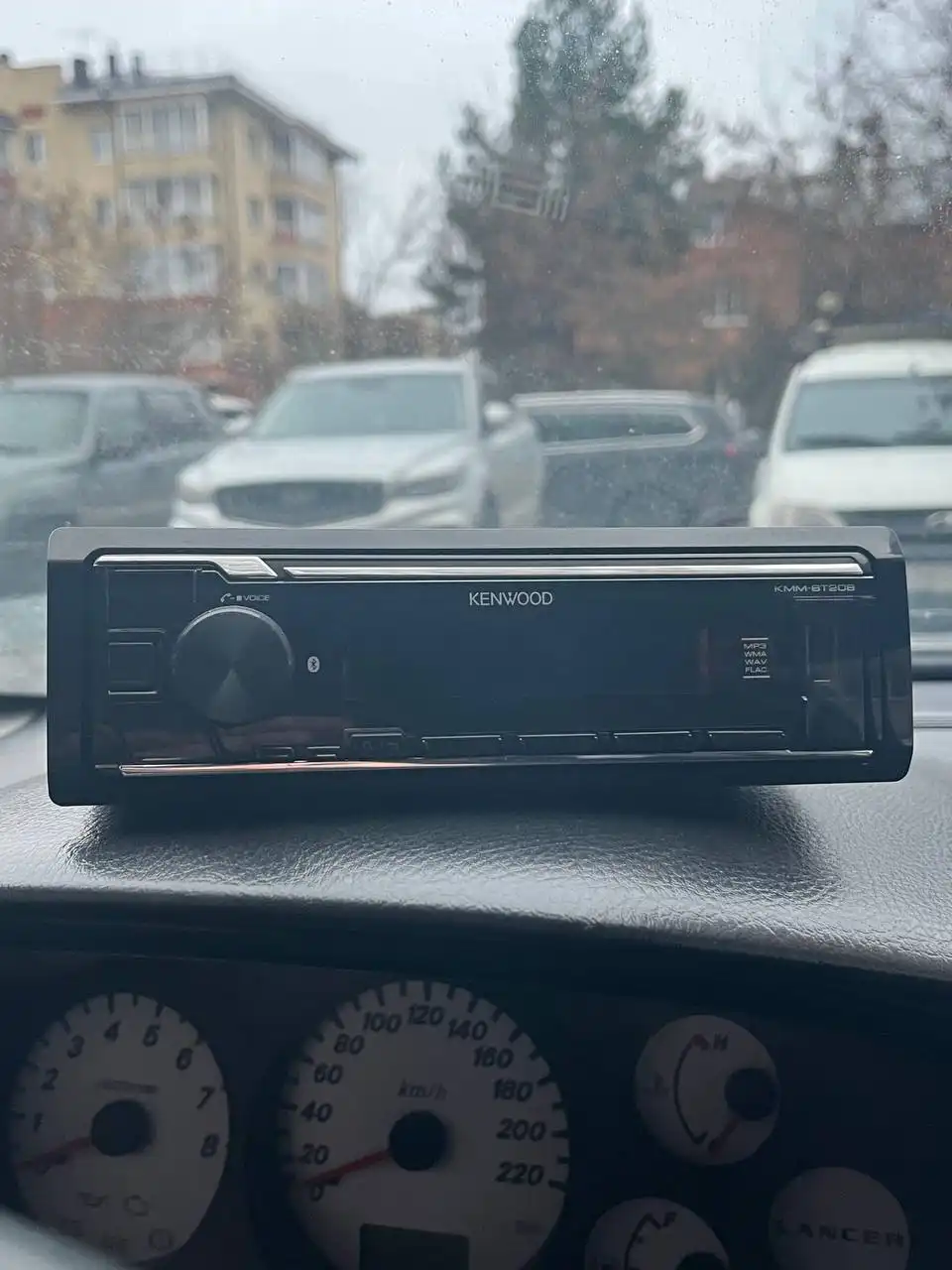 Продам магнитолу Kenwood KMM208-BT
