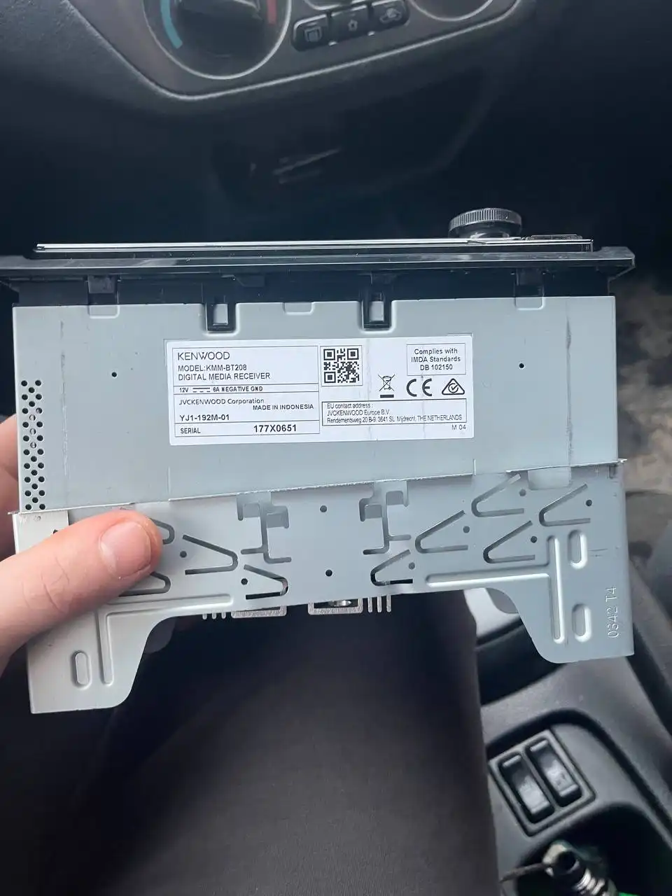 Продам магнитолу Kenwood KMM208-BT