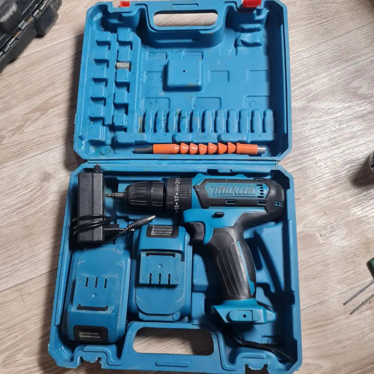 Продам набор инструментов с головками и переходниками - Инструменты (Запчасти) в Вологда