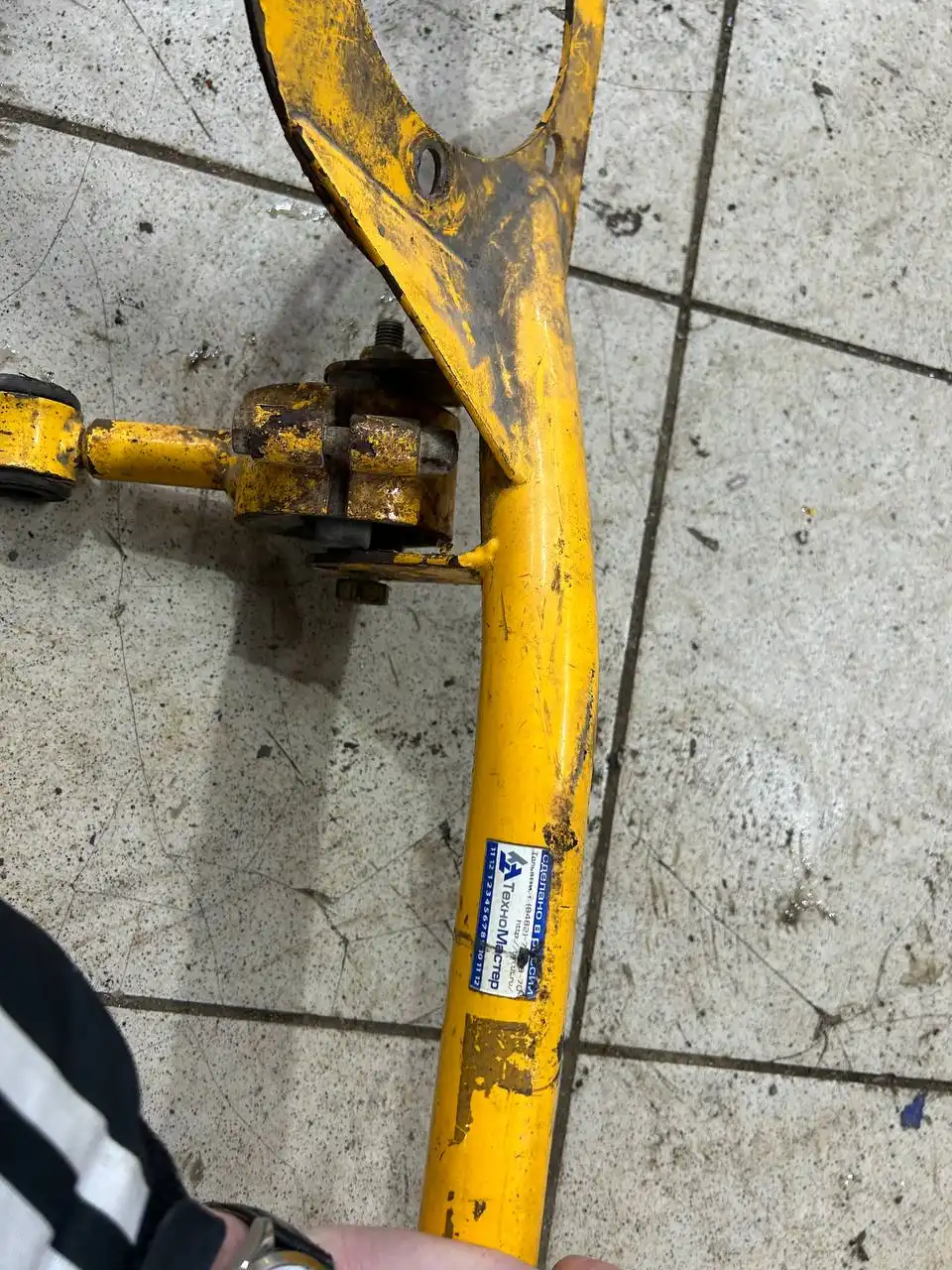 Продажа подрамника и распорки ВАЗ 2109-2110 - Автозапчасти для ВАЗ (Запчасти) в Вологда