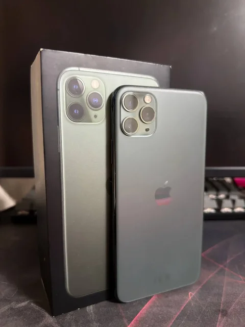 Продам iPhone 11 Pro Max 256 ГБ - Мониторы в Вологда