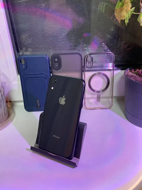 Продажа iPhone XR 128GB и iPhone 8 Plus 64GB - Мониторы в Вологда