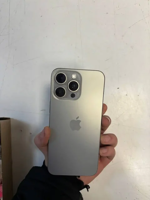 Продам iPhone 15 Pro Max - Мониторы в Вологда