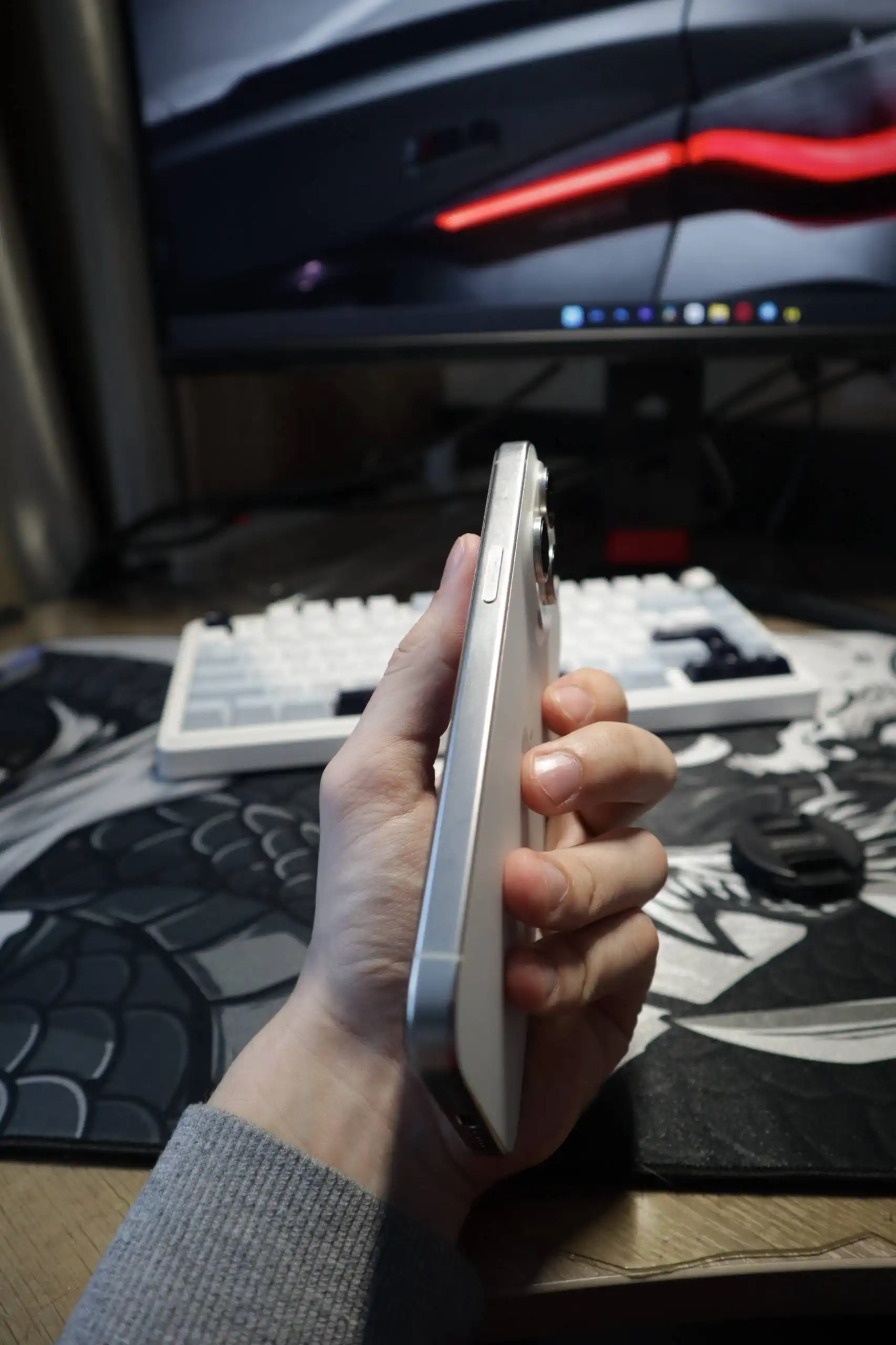 iPhone 15 Pro Max 256гб с пятнами на дисплее - Смартфоны (Электроника) в Вологда