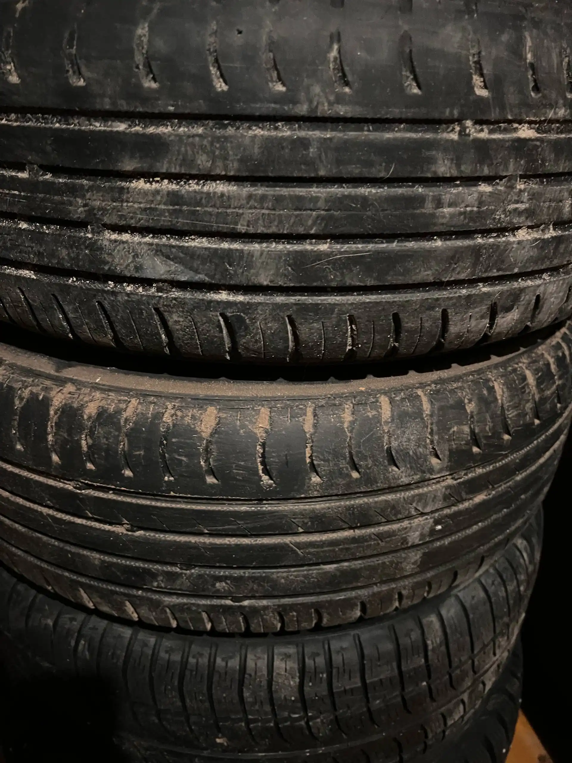 Продам колеса с хорошей резиной некомплектом - Запчасти (Авто) в Вологда