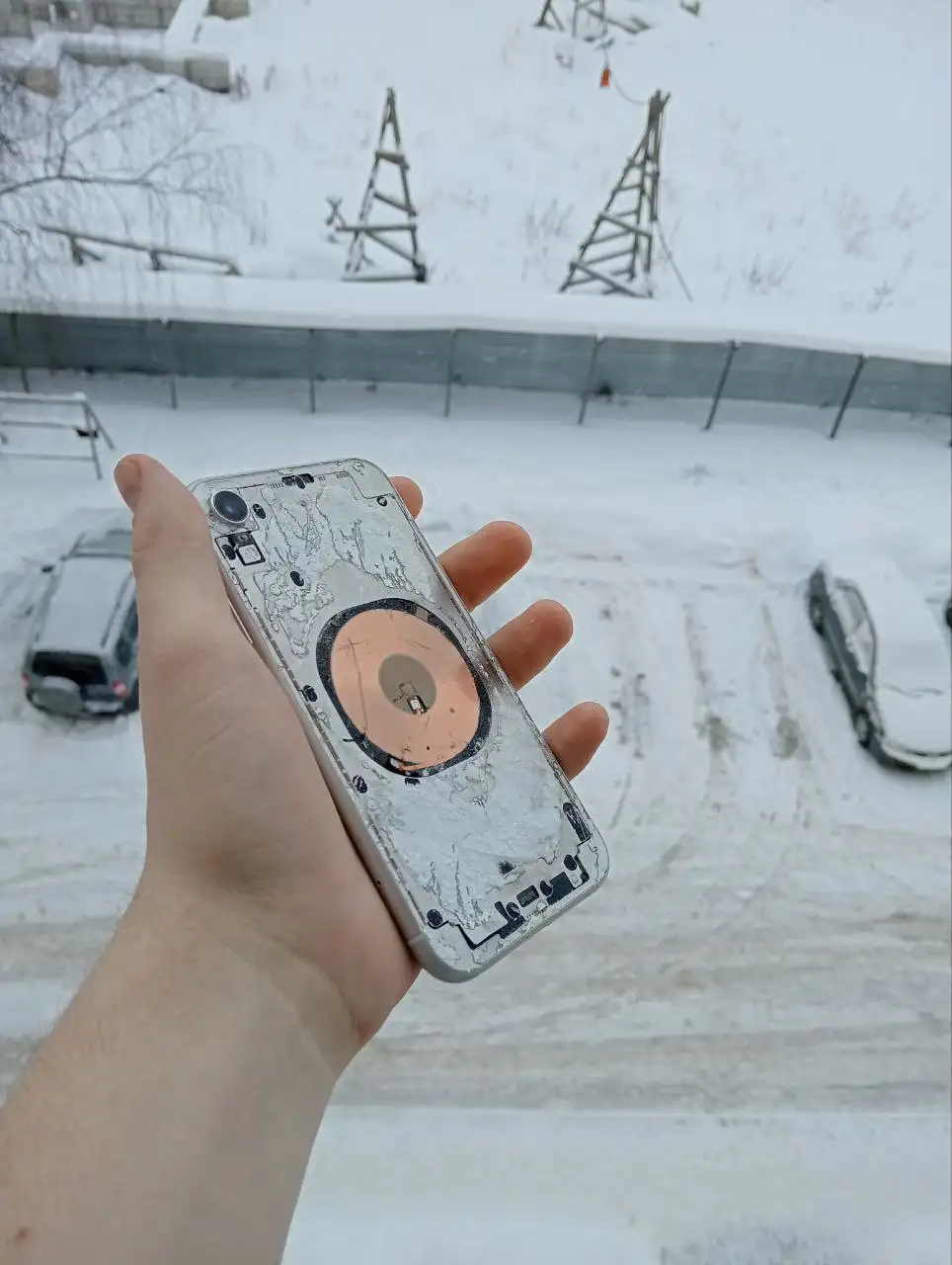 Продам телефон с битой крышкой и точками на экране - Смартфоны (Электроника) в Вологда