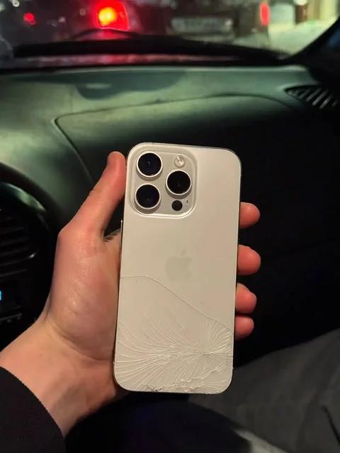 iPhone 15 Pro 128gb в хорошем состоянии - Мониторы в Вологда