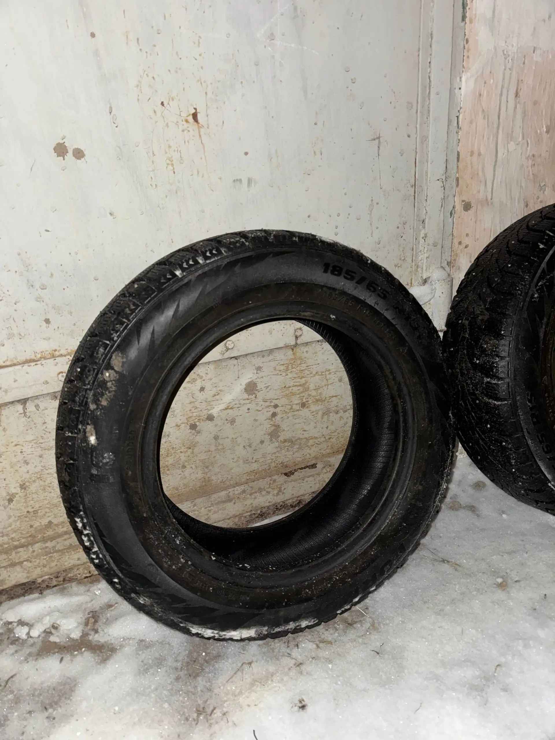 Шины 185/65 R15 зимние - Шины и диски (Авто) в Вологда