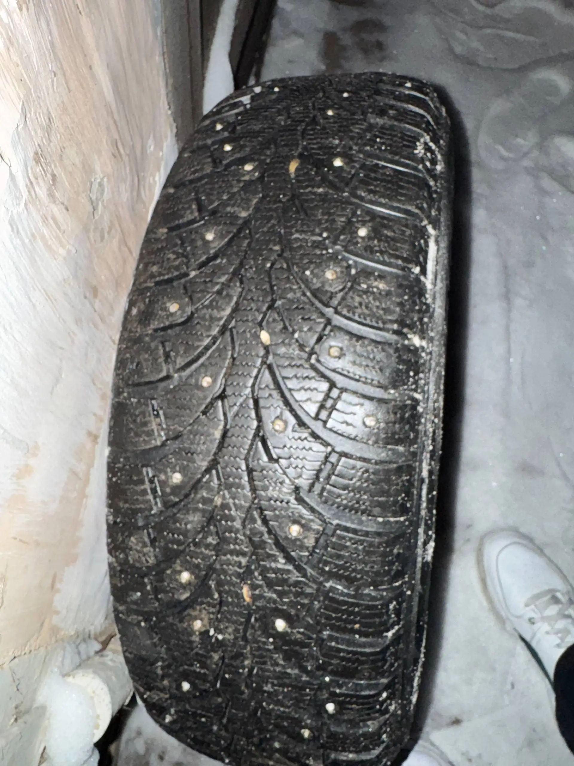 Шины 185/65 R15 зимние - Шины и диски (Авто) в Вологда