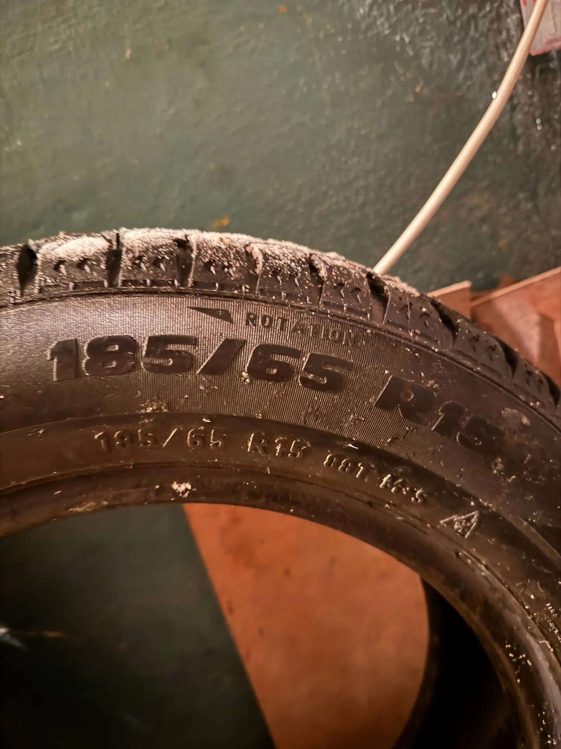 Шины 185/65 R15 зимние - Шины и диски (Авто) в Вологда