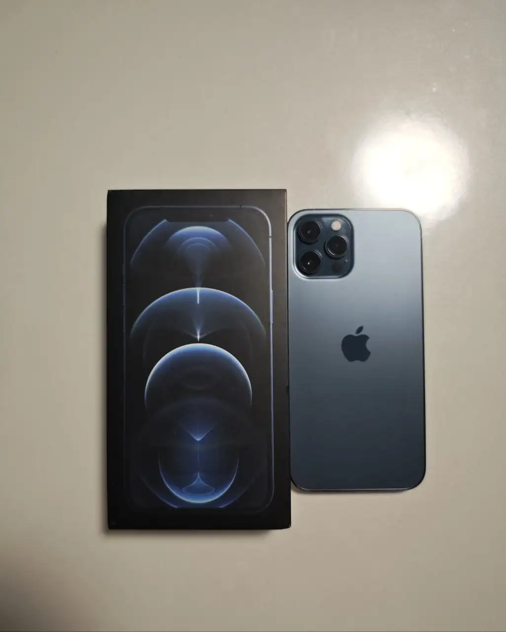 Смартфон в хорошем состоянии с аксессуарами - Смартфоны (Электроника) в Вологда