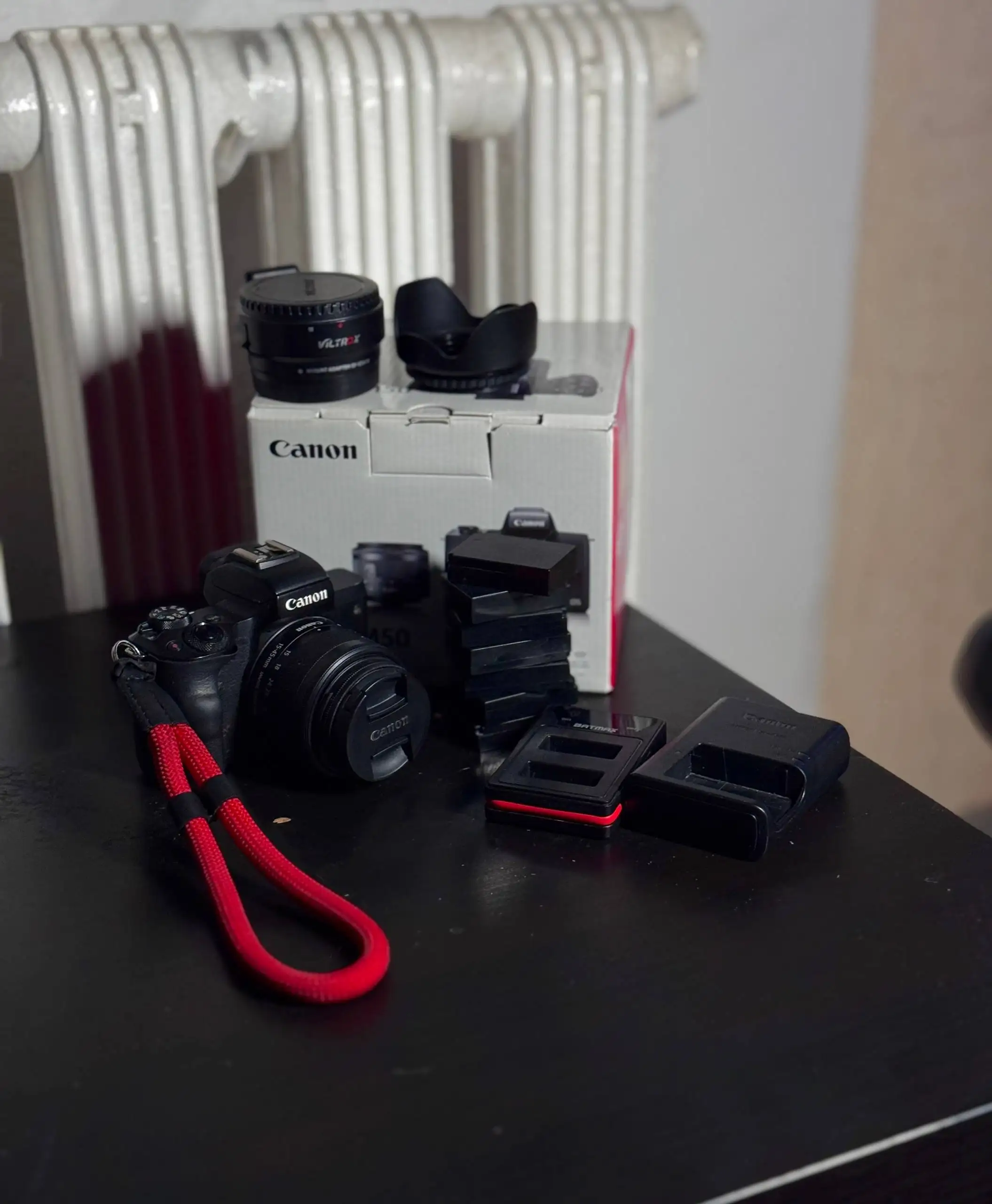 Canon M50 с объективом и аксессуарами в состоянии активного использования - Фототехника (Электроника) в Вологда