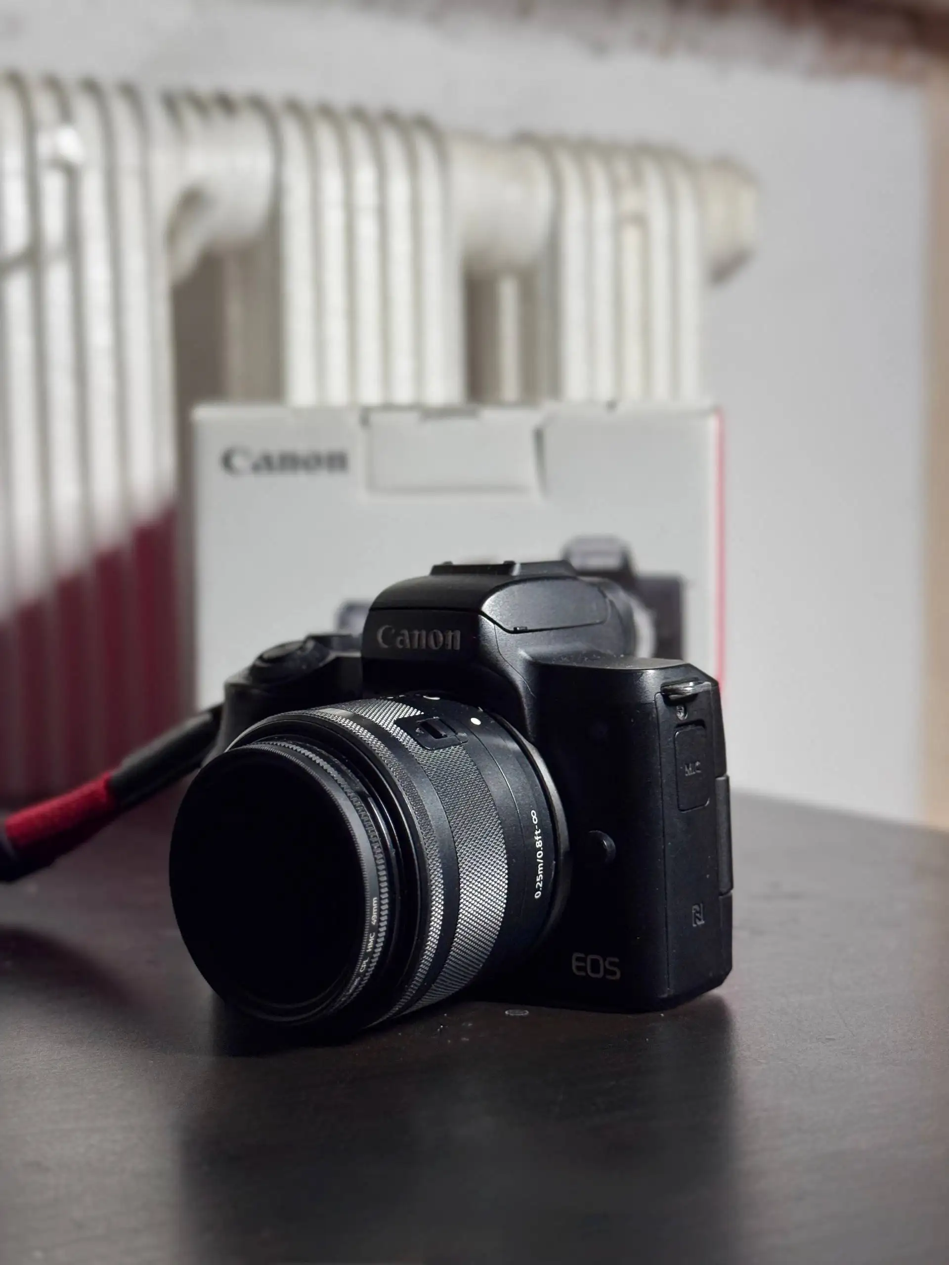 Canon M50 с объективом и аксессуарами в состоянии активного использования - Фототехника (Электроника) в Вологда