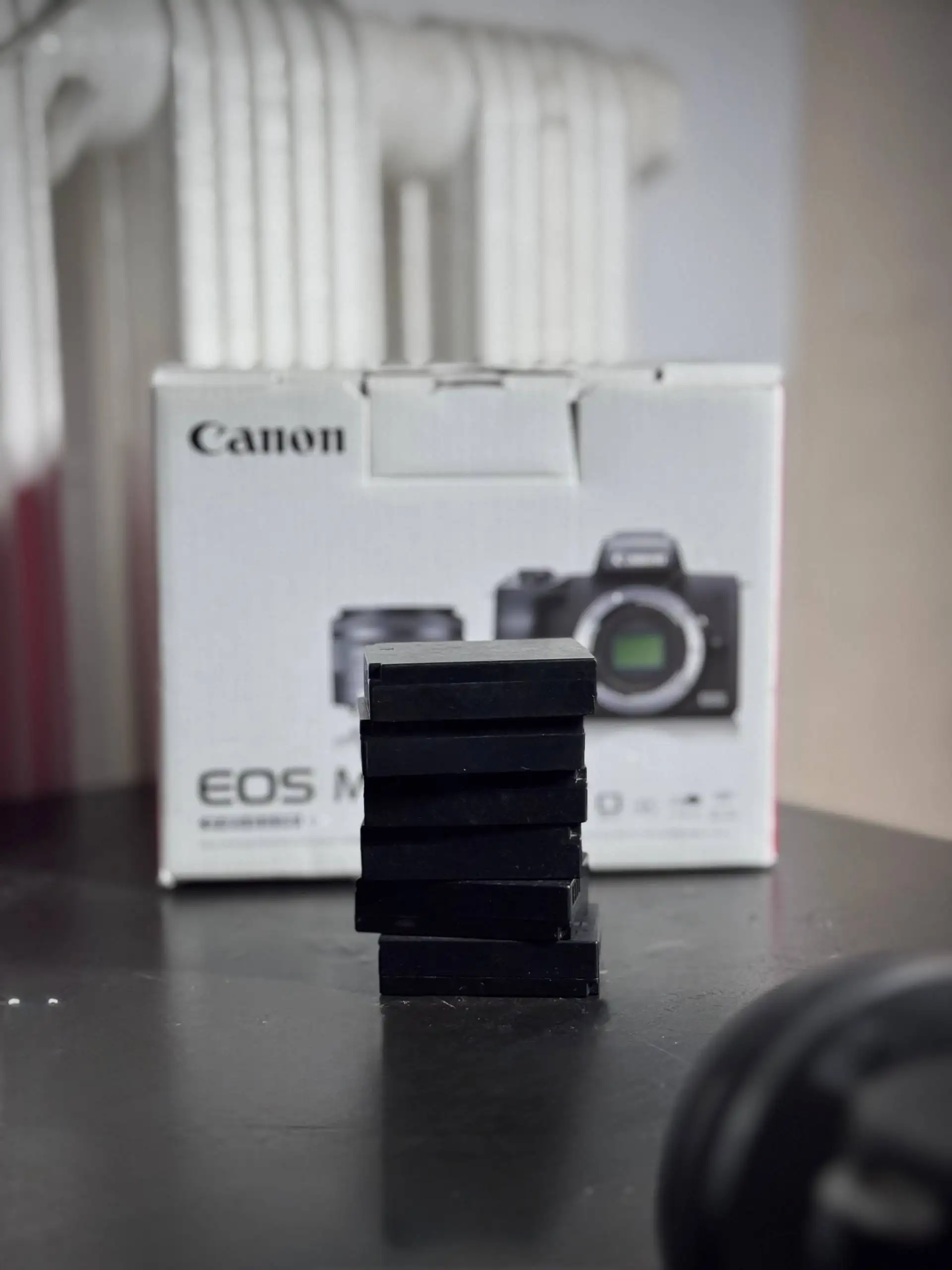 Canon M50 с объективом и аксессуарами в состоянии активного использования - Фототехника (Электроника) в Вологда