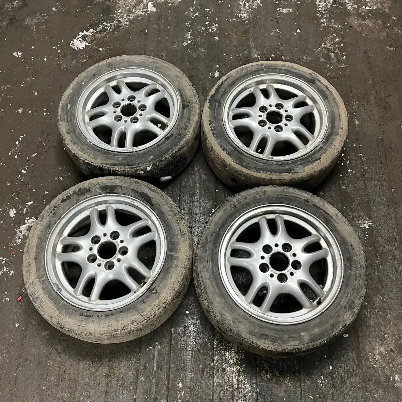 Продажа оригинальных дисков BMW R16 5*120 с резиной - Запчасти (Авто) в Вологда