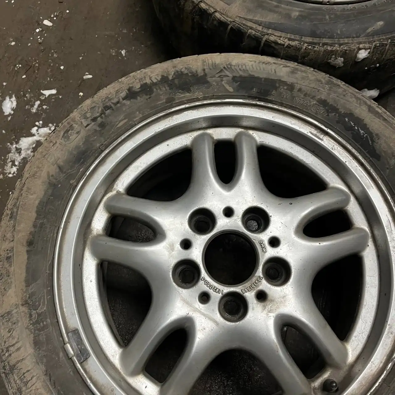 Продажа оригинальных дисков BMW R16 5*120 с резиной - Запчасти (Авто) в Вологда