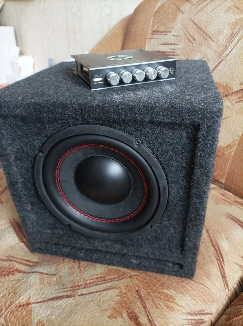 Продам саб с коробом и усилителем - Аудиотехника (Авто) в Вологда