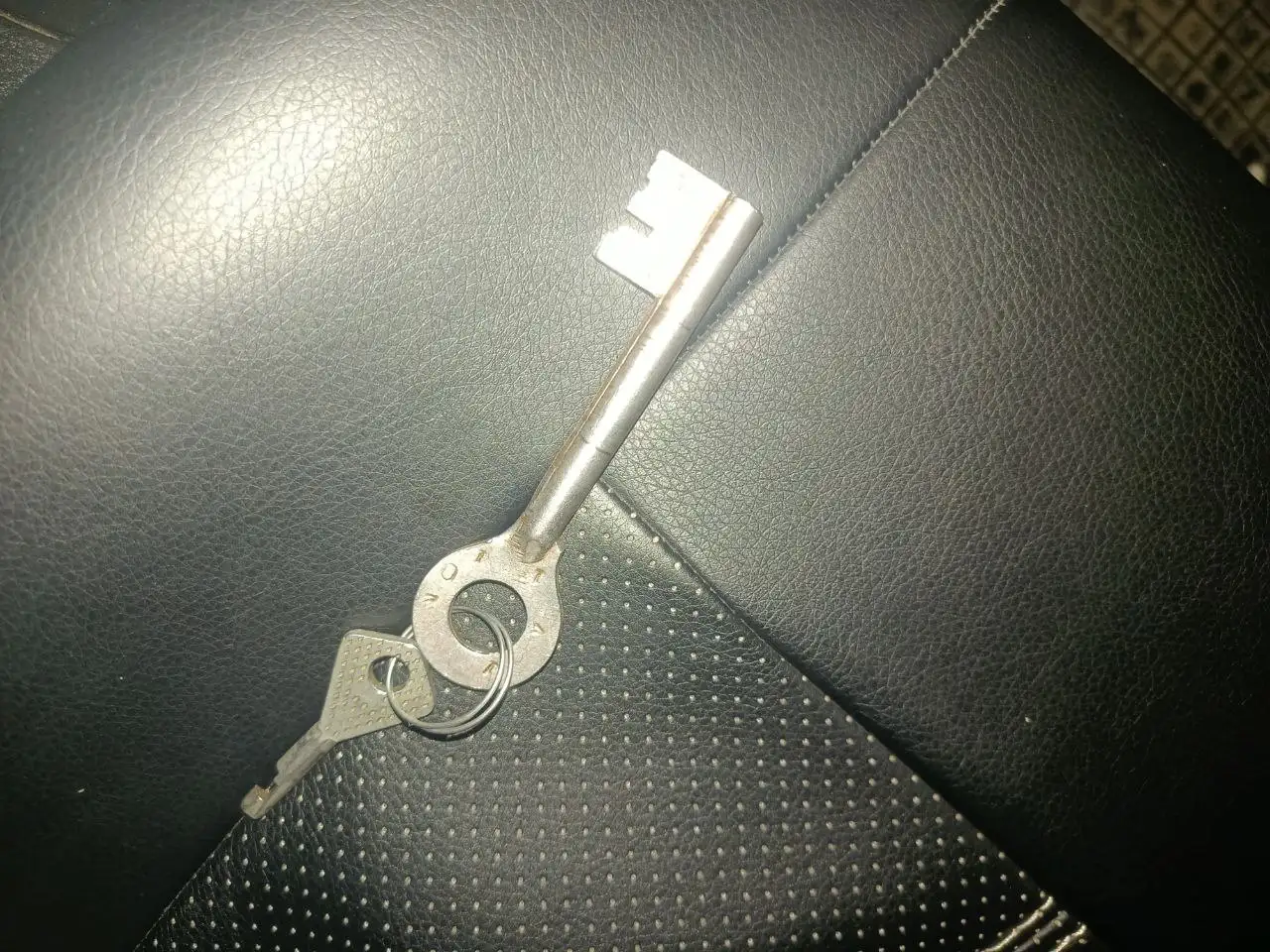 Продажа ключей - Запчасти (Авто) в Вологда