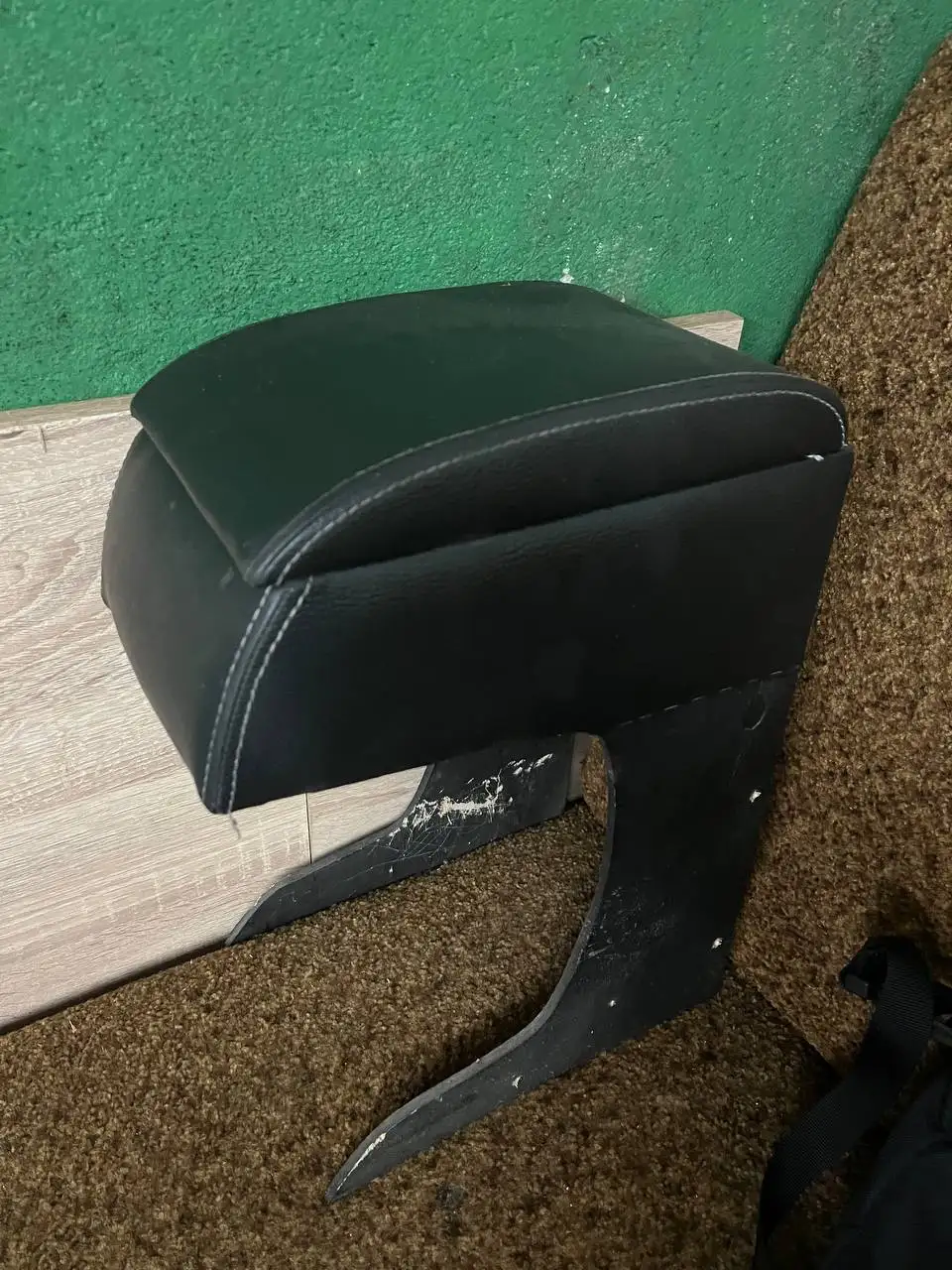 Продажа подлокотника на Ford Focus 2 - Интерьер (Запчасти) в Вологда