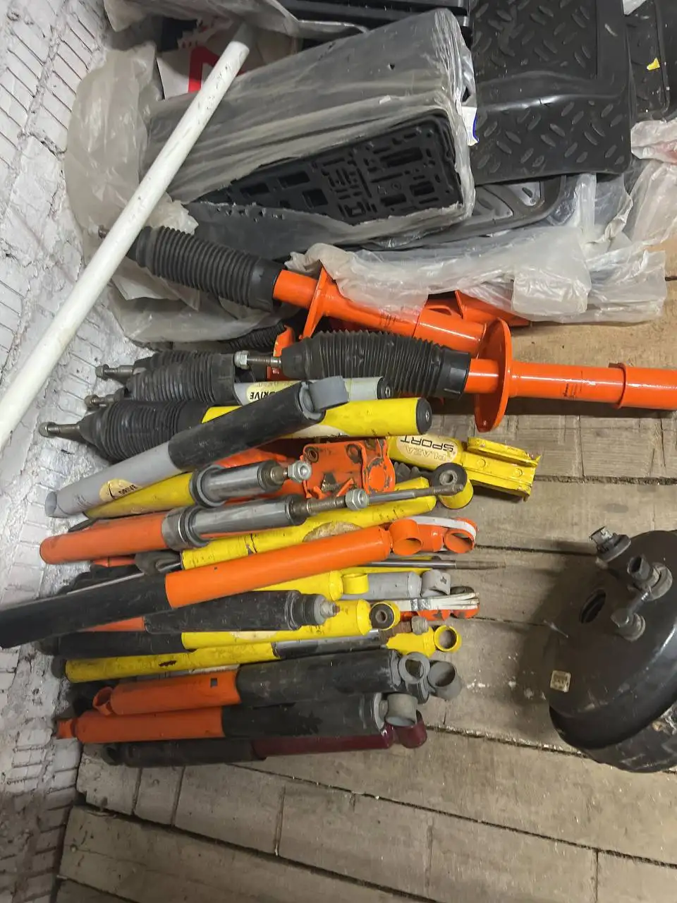 Пружины и амортизаторы для авто - Подвеска (Запчасти) в Вологда