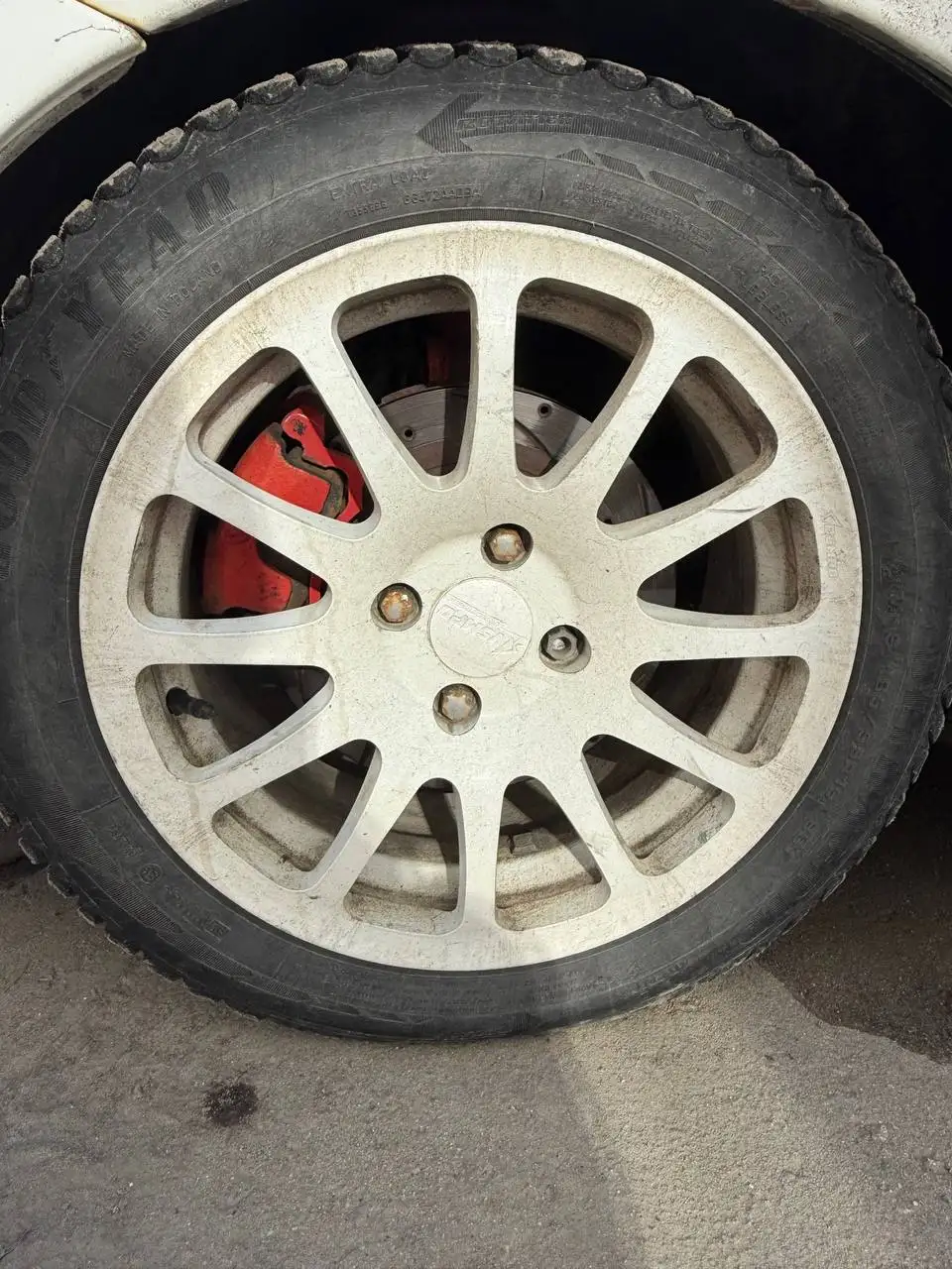 Продажа дисков ВСМПО Вега R15 с зимней резиной Goodyear - Запчасти (Авто) в Вологда