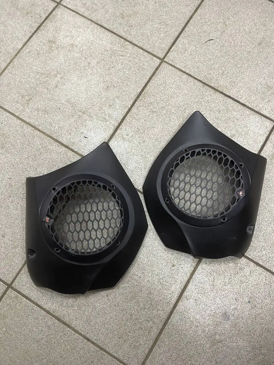 Подиумы на Шевроле под 16 динамиков - Запчасти (Авто) в Вологда