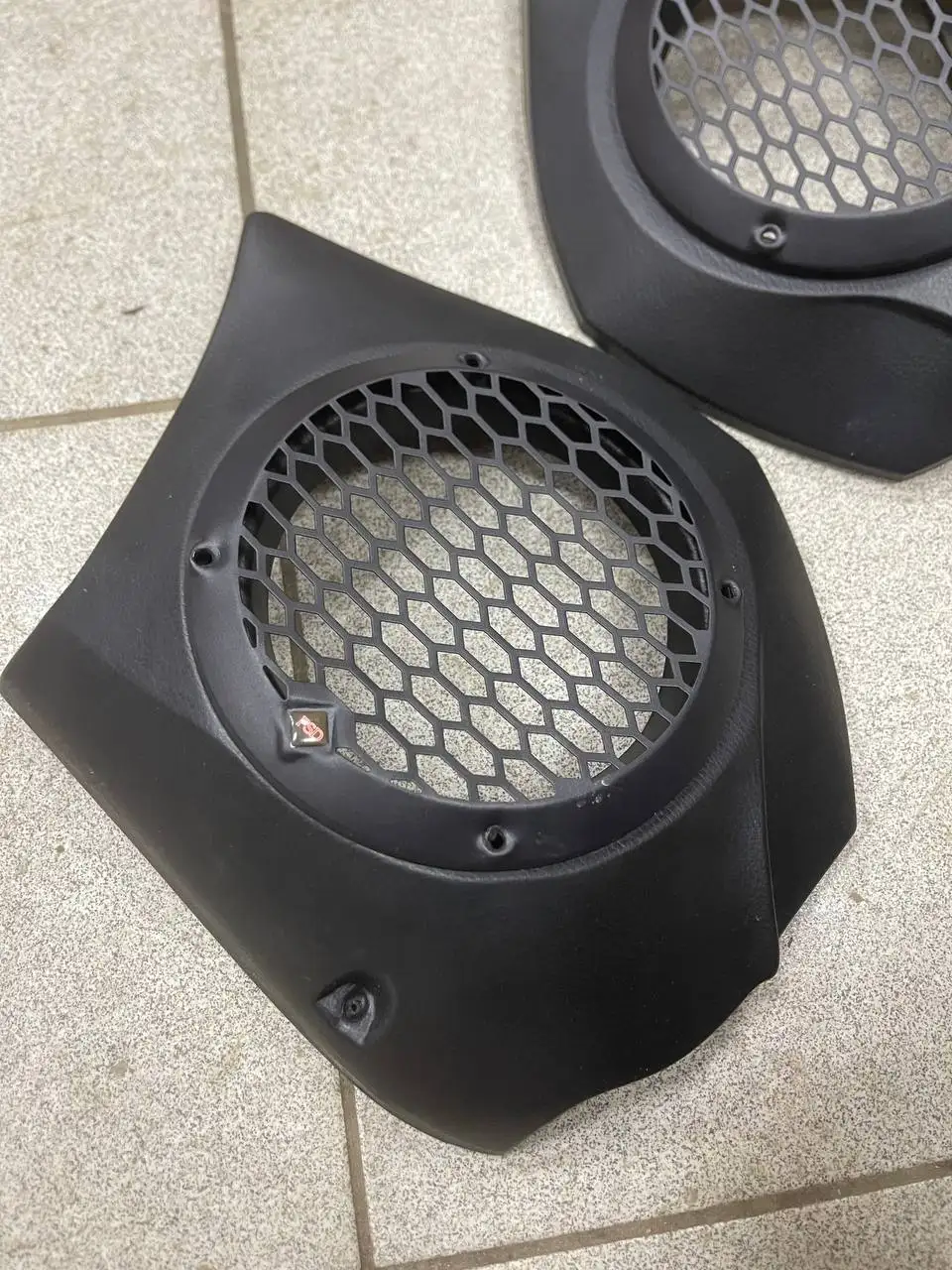 Подиумы на Шевроле под 16 динамиков - Запчасти (Авто) в Вологда