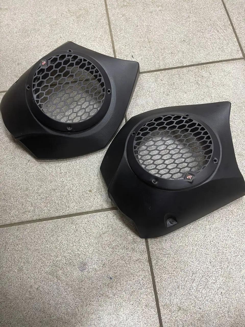 Подиумы на Шевроле под 16 динамиков - Запчасти (Авто) в Вологда