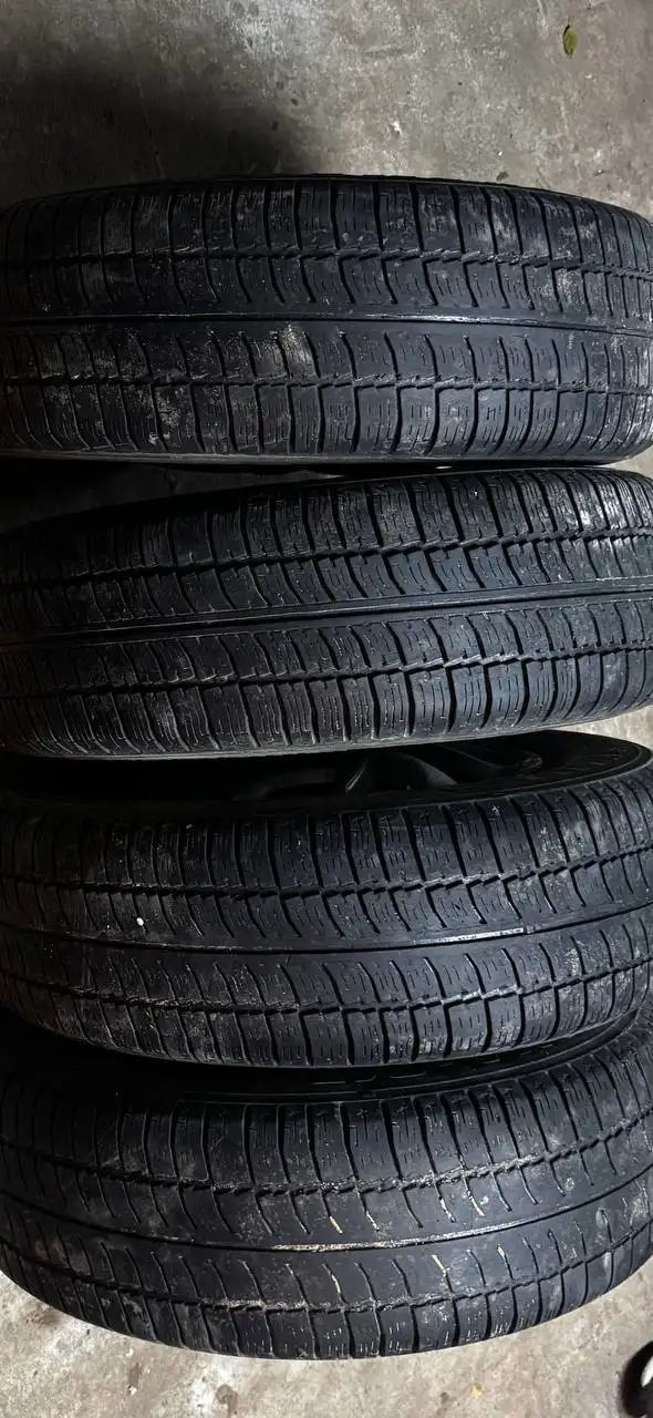 Продажа летних колес на ВАЗ R13 с колпаками - Запчасти (Авто) в Вологда