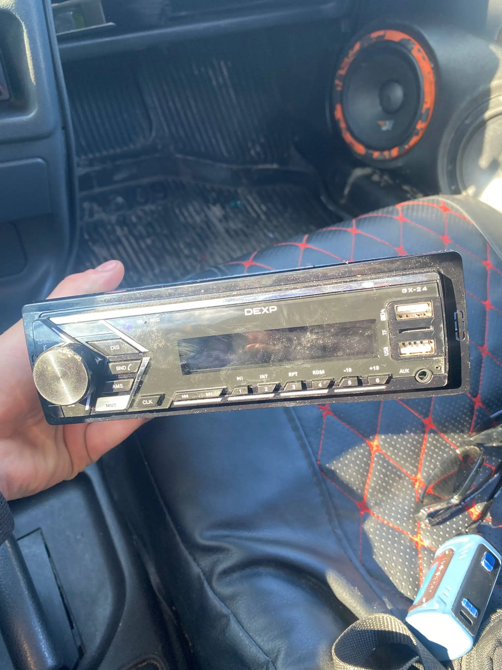 Продажа магнитолы и карты памяти - Автомобильная электроника (Электроника) в Вологда