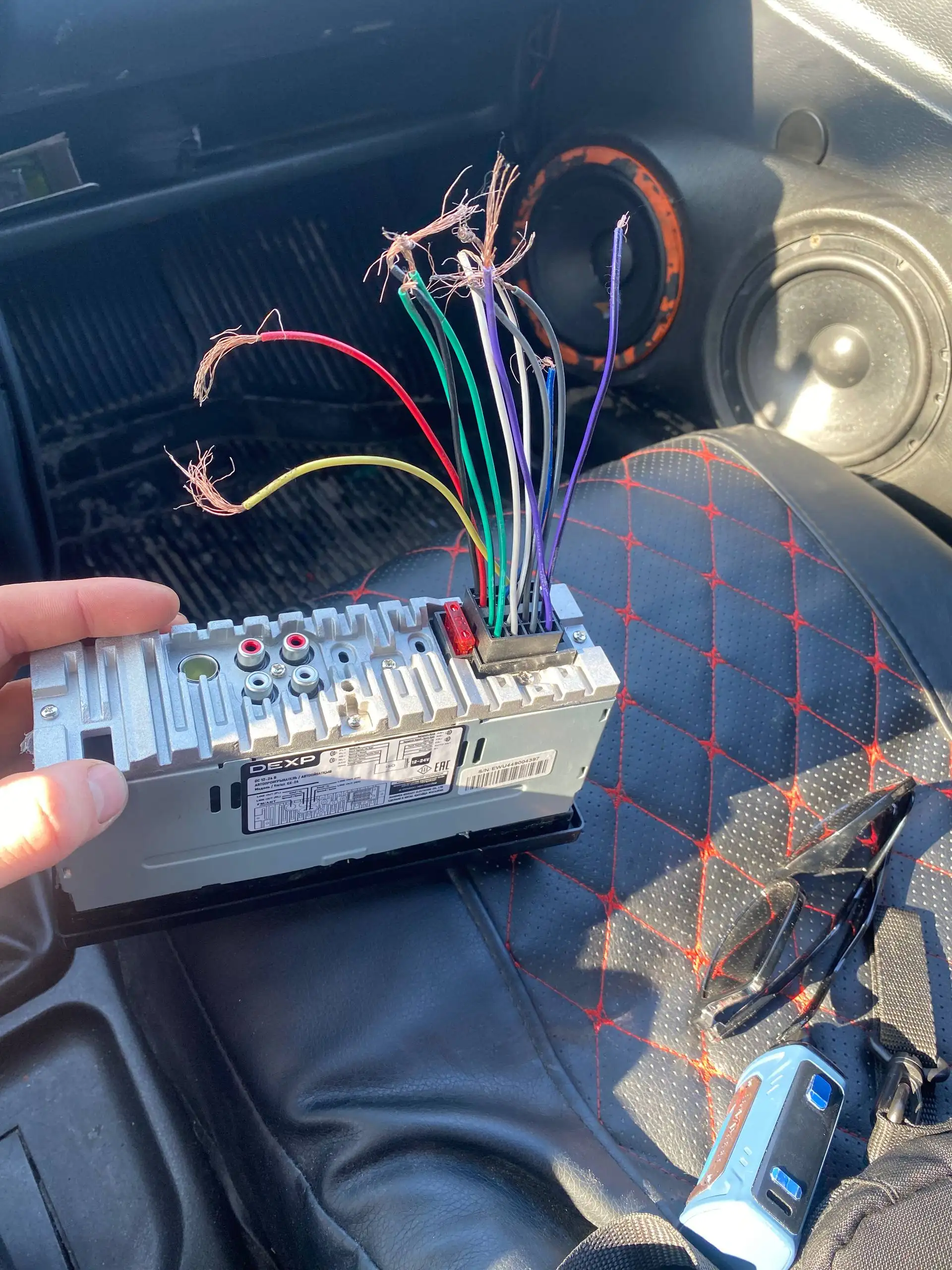 Продажа магнитолы и карты памяти - Автомобильная электроника (Электроника) в Вологда