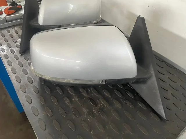 Автозапчасти Приора и Веста: зеркала, накладки, ручка КПП - Трансмиссия в Вологда