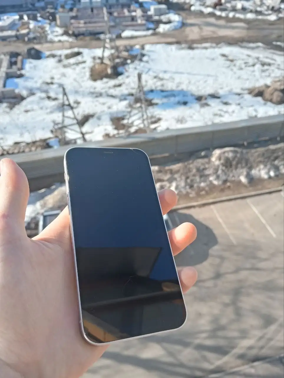 iPhone 12 в идеальном состоянии со сколом - Смартфоны (Электроника) в Вологда