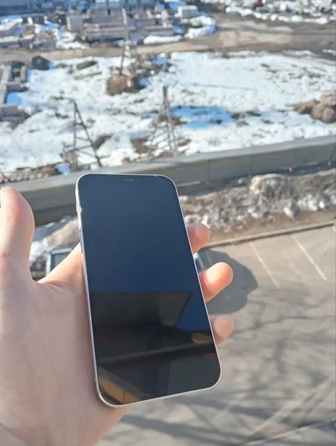 iPhone 12 в идеальном состоянии со сколом - Компьютеры и комплектующие в Вологда