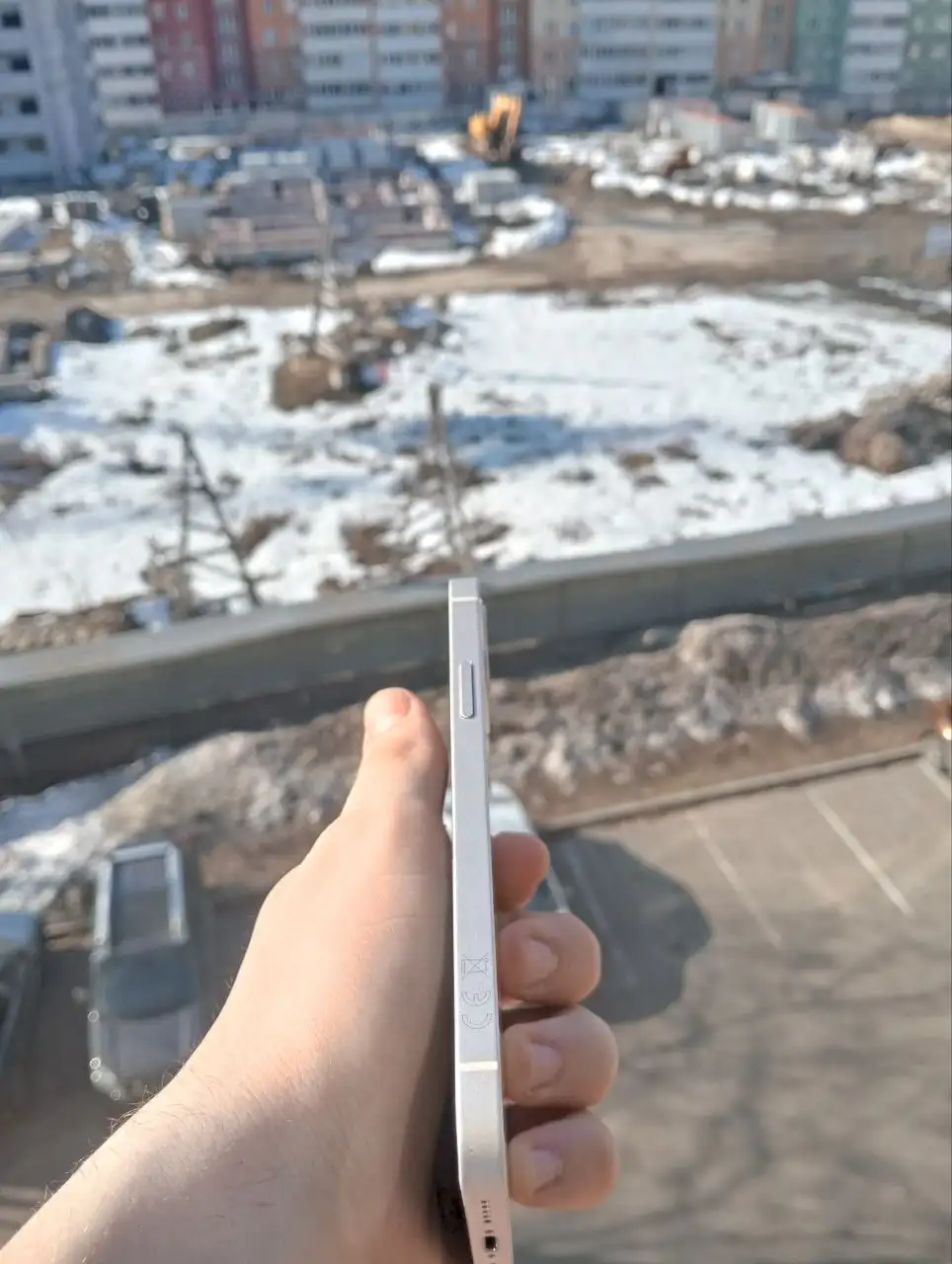 iPhone 12 в идеальном состоянии со сколом - Смартфоны (Электроника) в Вологда