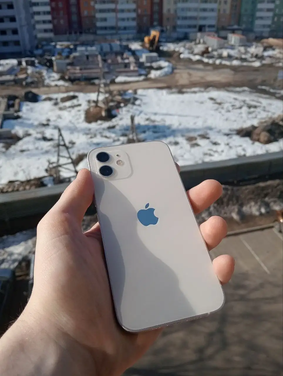 iPhone 12 в идеальном состоянии со сколом - Смартфоны (Электроника) в Вологда