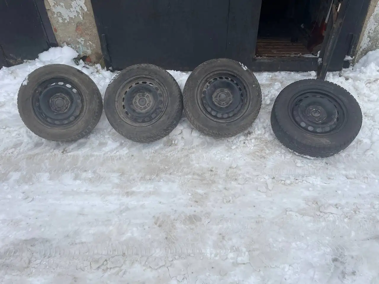 Автомобильные шины и диски 5*112 R15 - Запчасти (Авто) в Вологда