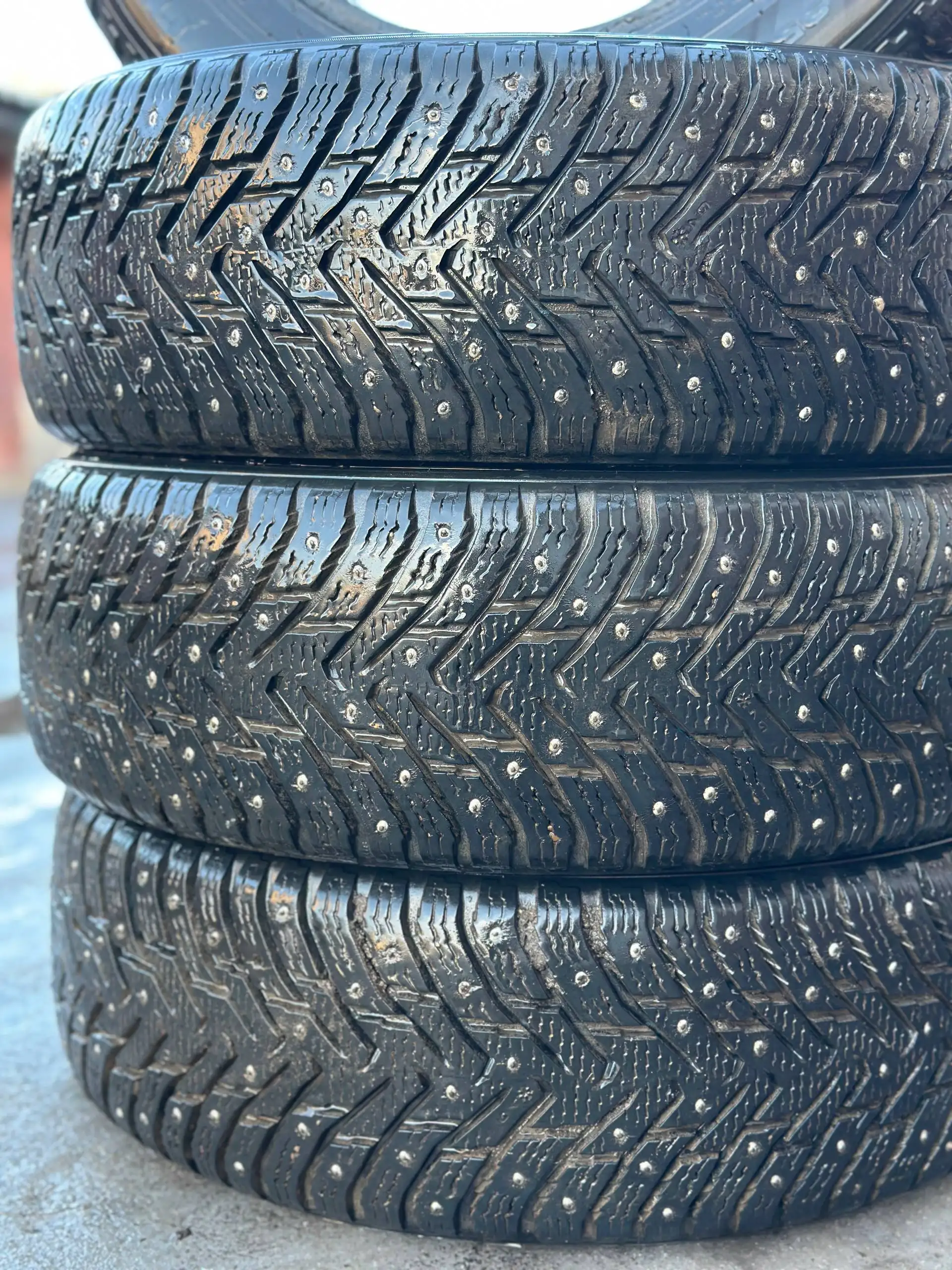 Продажа шин 195/65 R15 в отличном состоянии - Запчасти (Авто) в Вологда