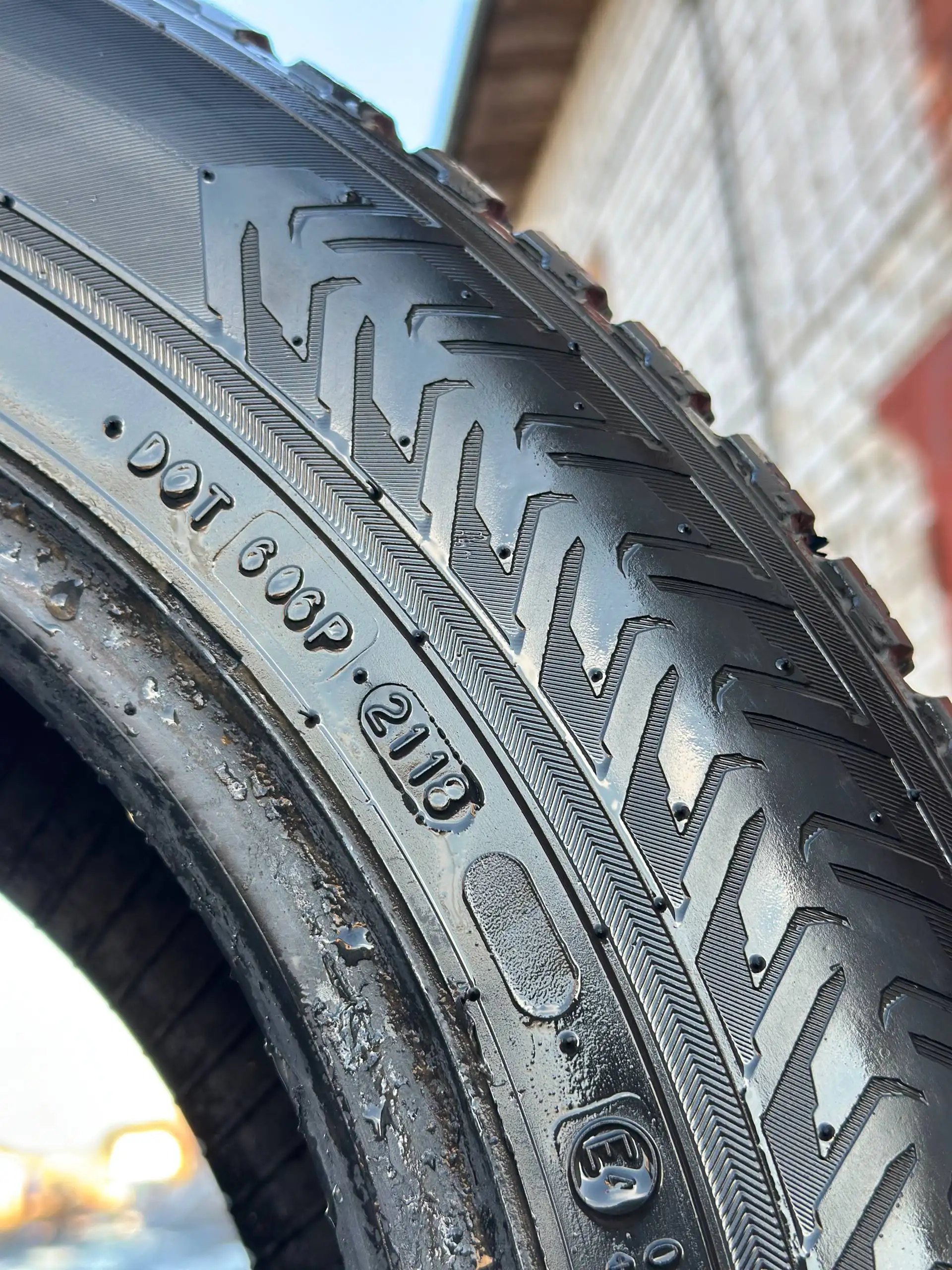 Продажа шин 195/65 R15 в отличном состоянии - Запчасти (Авто) в Вологда