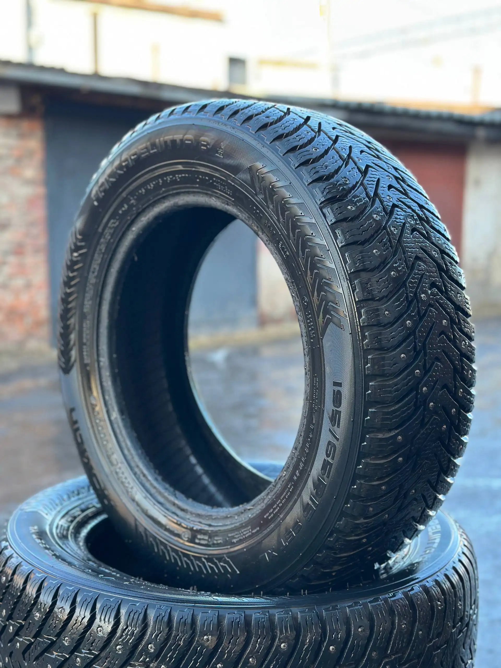 Продажа шин 195/65 R15 в отличном состоянии - Запчасти (Авто) в Вологда