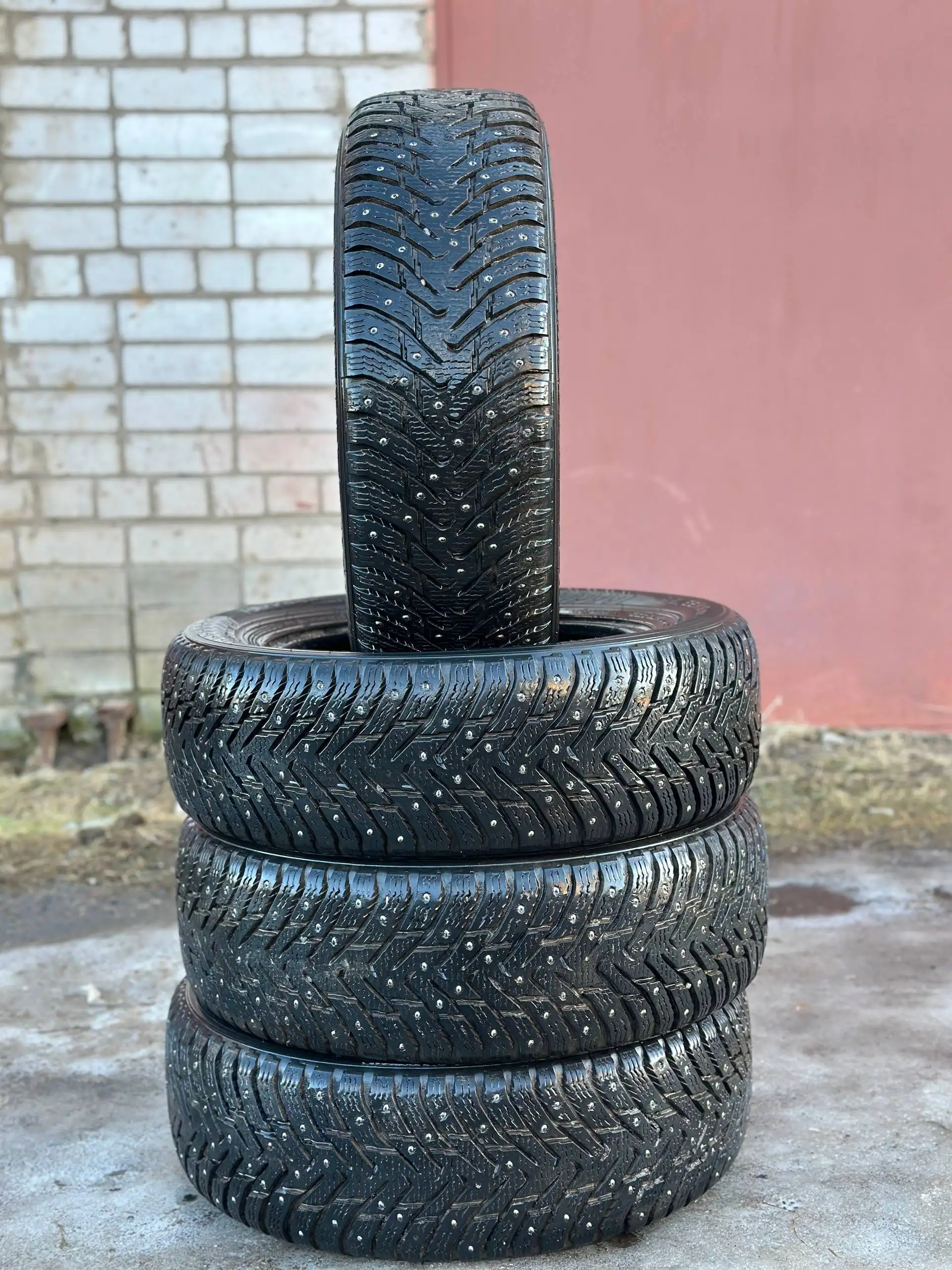 Продажа шин 195/65 R15 в отличном состоянии - Запчасти (Авто) в Вологда