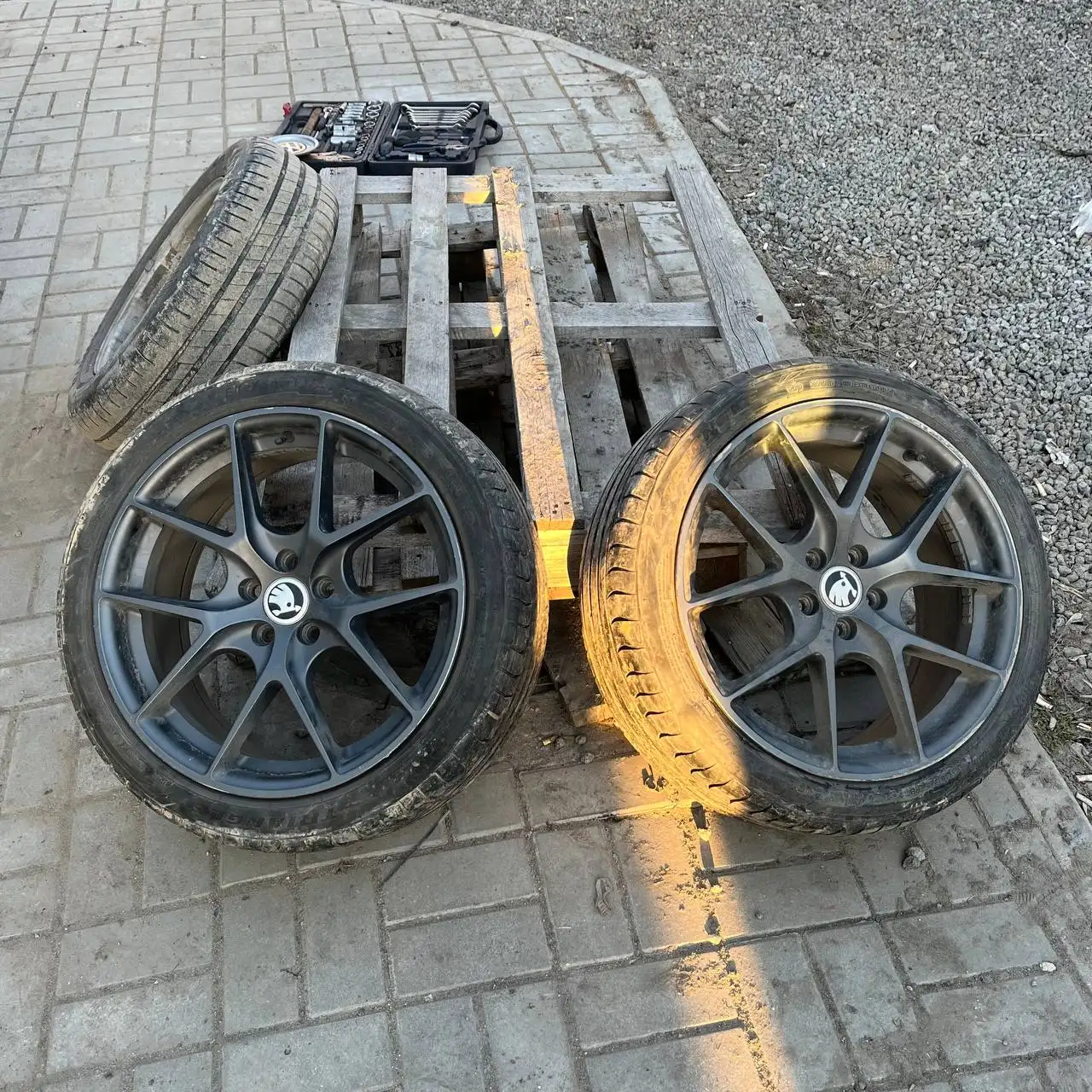 Продажа дисков R17 5*100 с резиной 2023 года - Запчасти (Авто) в Вологда