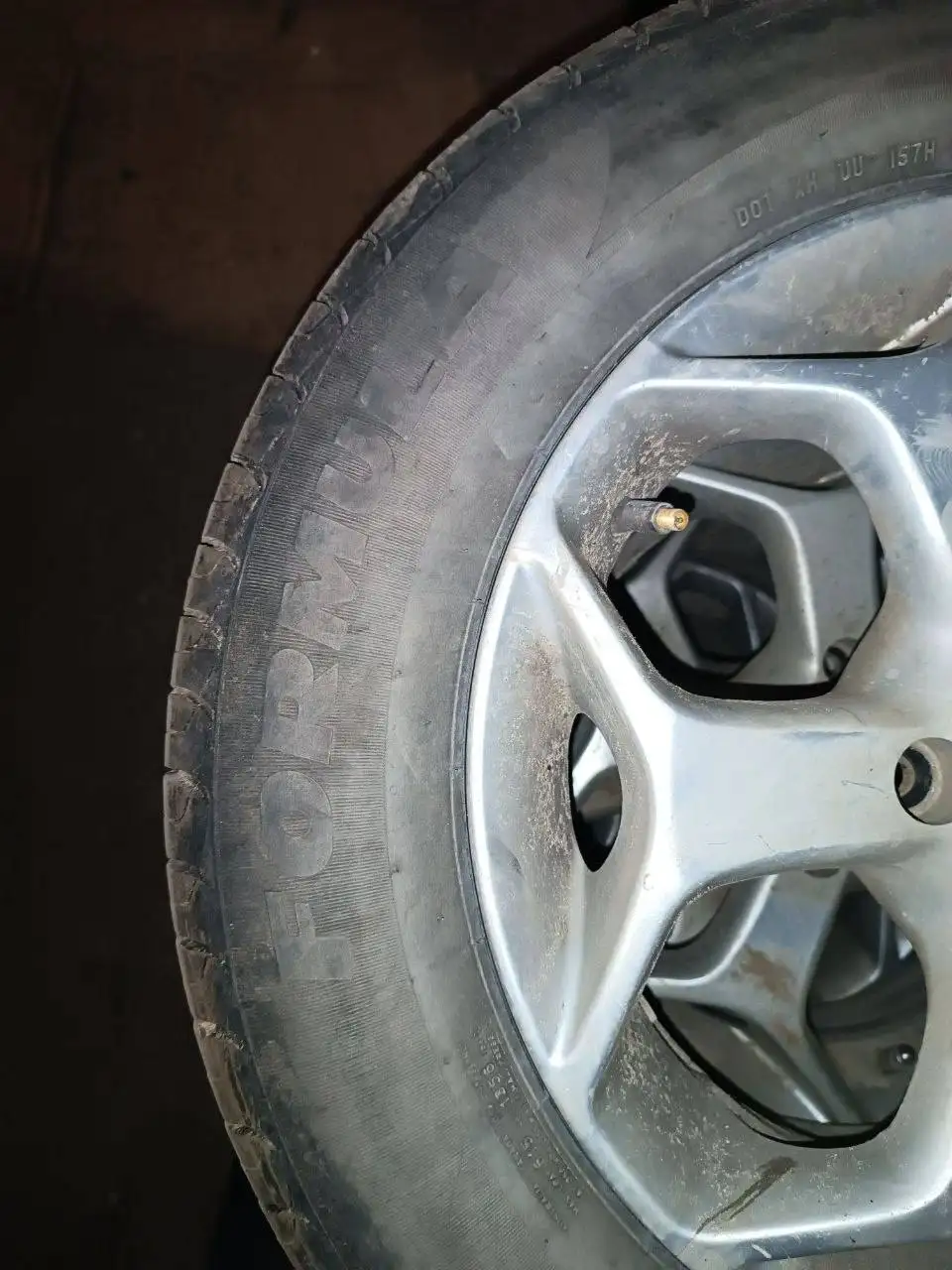 Резина на фордовских дисках - Запчасти (Авто) в Вологда