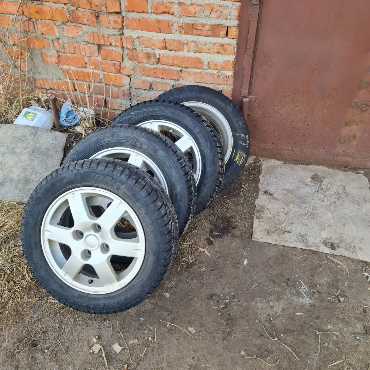 Продам резину R15 с Lancer 9 - Запчасти (Авто) в Вологда