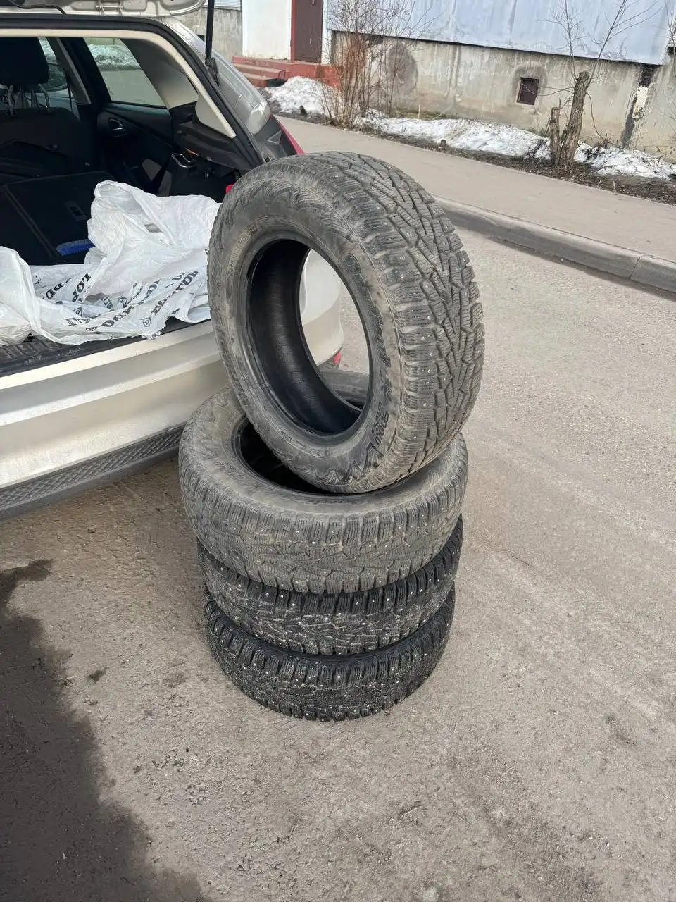 Шины Cordiant snow cross 215/65/16 с шипами - Шины и диски (Авто) в Вологда